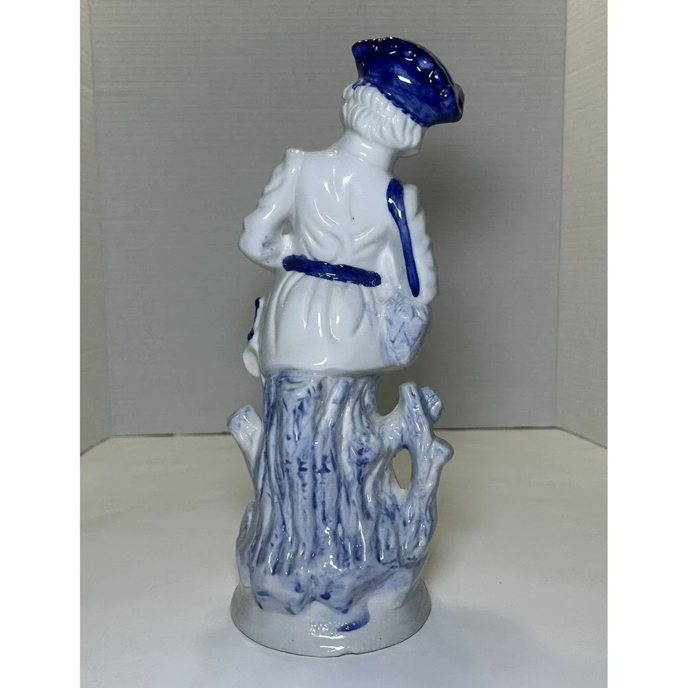 Vintage Victorian/Colonial Gentleman Ceramic Porcelain Figurine White/Blue Decor